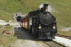 Zug 155 mit HG 3/4 Nr.4 nach Oberwald erreicht Muttbach