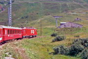 HGe 4/4 II mit Glacier-Express bei Nätschen. 1988