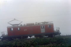 HGe 4/4 I im Nebel oberhalb Andermatt. 1988