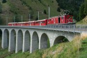 Sonderfahrt Realp - Chur mit HGe 4/4 I 36 und DFB-Mitteleinstiegswagen (DFB-Jubiläum 30Jh. Realp-Tiefenbach); Val Bugnei Viadukt