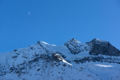 Mond über Dolderhorn; Bildmitte: Felsabbruch des "Spitzer Stein"