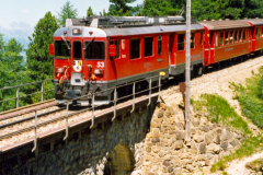 ABe 4/4 53 bei der Berninabach-Brücke oberhalb Morteratsch. 1990