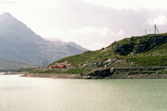ABe 4/4 31 und 32 in der Bügliet-Bucht des Lago Bianco. 1990