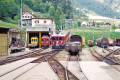 Einfahrt des ABe 4/4 53 in Poschiavo. In der Remise daneben der ABe 4/4 30 (gelb) und 35 (rot). 2001