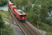 Ge 4/4 I 610 mit einem Güterzug auf der Rheinbrücke bei Reichenau