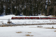 Bernina Express mit ABe 8/12 3511 zwischen Surovas und Morteratsch