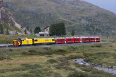 Rückführ der Schneeschleuder Xrotmt und der Gmf 4/4 II 234 02 vom Bahnhofsfest St. Moritz nach Poschiavo, Bernina Diavolezza.