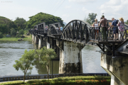 Kanchanaburi. Eisenbahnbrücke über den River Kwai (Kwae Yai). "Todeseisenbahn" der Japaner nach Burma (2. Weltkrieg)